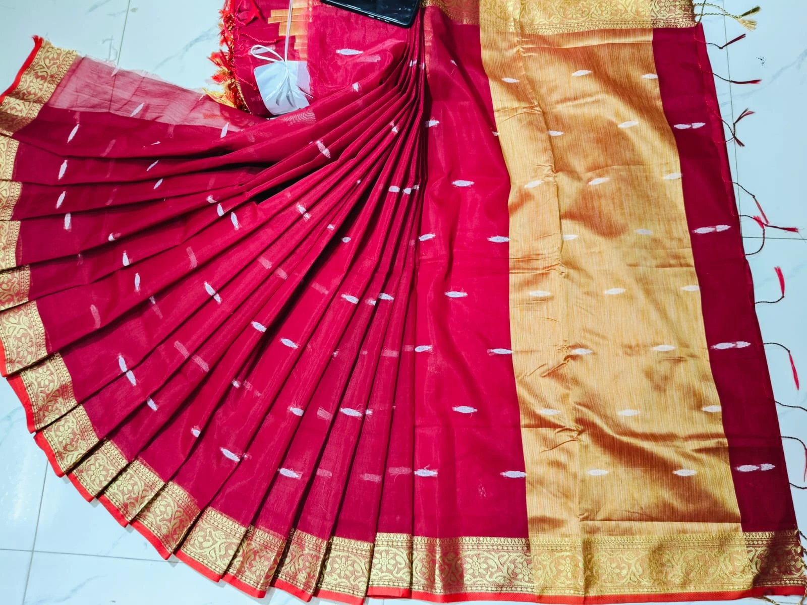 Mahisa Sharee with Blouse Piece